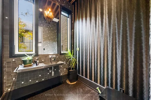 67 Lake Promenade, Toronto, ON M8W 1A2