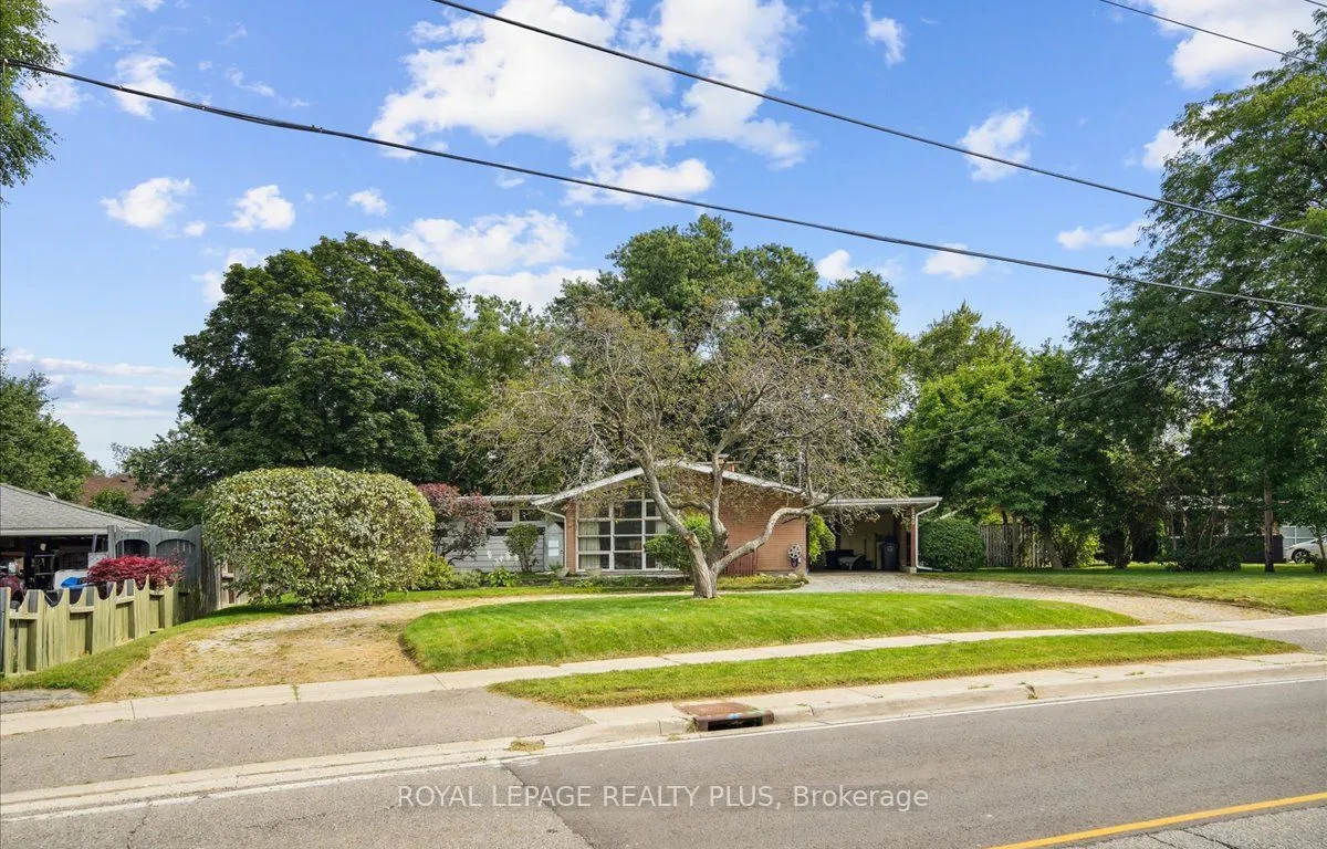 240 South Service Rd, Mississauga, ON L5G 2S1