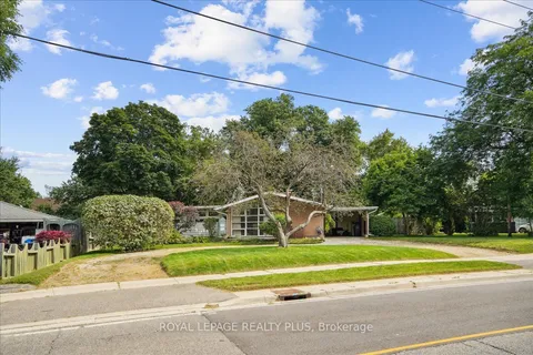 240 South Service Rd, Mississauga, ON L5G 2S1