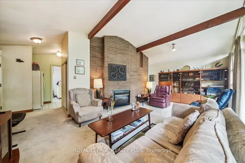 240 South Service Rd, Mississauga, ON L5G 2S1