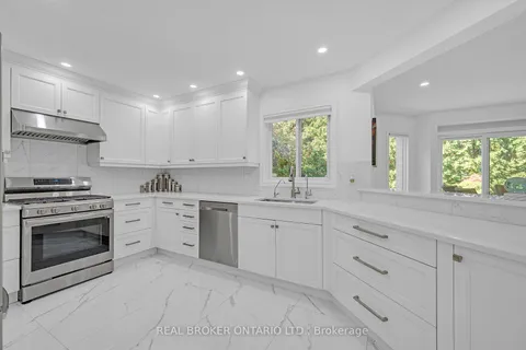 1359 Saddler Circ, Oakville, ON L6M 2X6