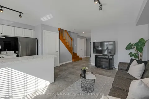 74 Waterbury St, Caledon, ON L7E 1X5