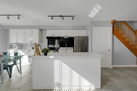 74 Waterbury St, Caledon, ON L7E 1X5