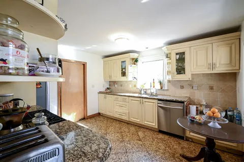 914 Clarkson Rd, Mississauga, ON L5J 2V3