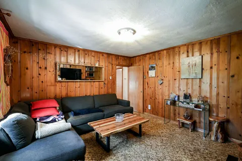 914 Clarkson Rd, Mississauga, ON L5J 2V3