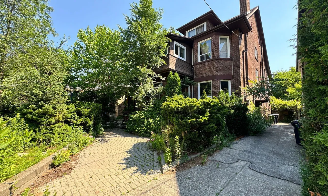 165 High Park Ave, Toronto, ON M6P 2S3