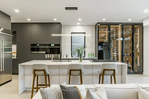 284 Ellis Ave, Toronto, ON M6S 2X2