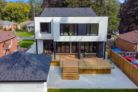 1560 Asgard Dr, Mississauga, ON L5E 2B9