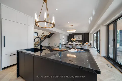 1560 Asgard Dr, Mississauga, ON L5E 2B9