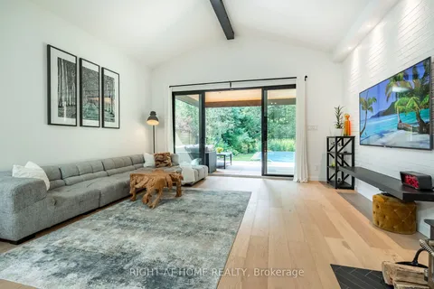 914 Hampton Cres, Mississauga, ON L5G 4G3