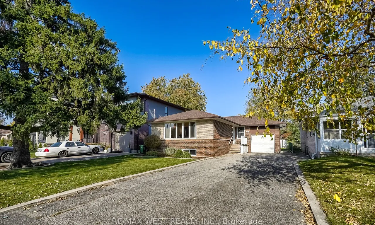 330 Rathburn Rd, Toronto, ON M9B 2M1