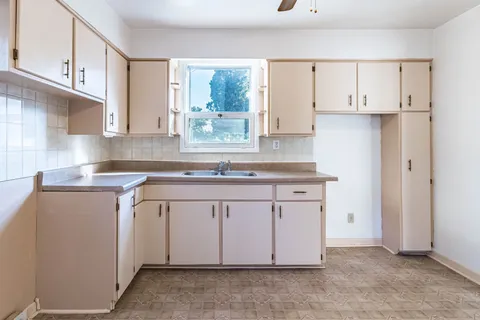 610 Alliance Ave, Toronto, ON M6N 2J5