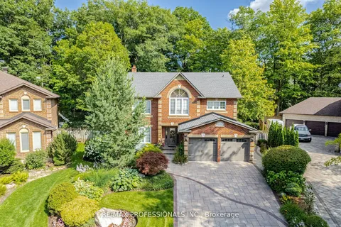 10 Grand Oaks Crt, Brampton, ON L6Z 3K7