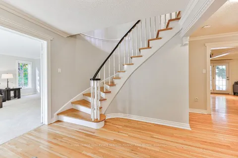 1881 Friar Tuck Crt, Mississauga, ON L5K 2L4