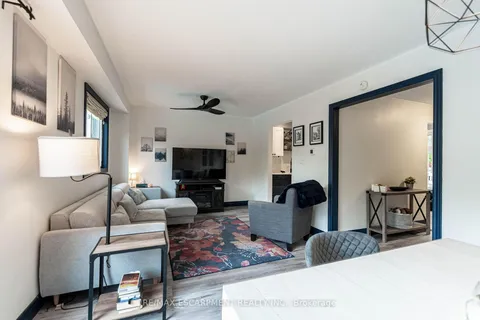 2323 Glastonbury Rd, Burlington, ON L7P 4L7