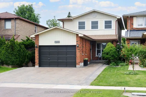 4320 Shelby Cres, Mississauga, ON L4W 3T3