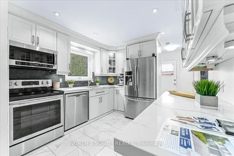 2594 Bromsgrove Rd, Mississauga, ON L5J 1M2