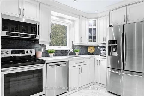 2594 Bromsgrove Rd, Mississauga, ON L5J 1M2