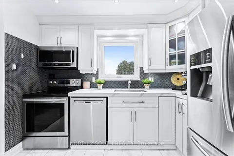 2594 Bromsgrove Rd, Mississauga, ON L5J 1M2