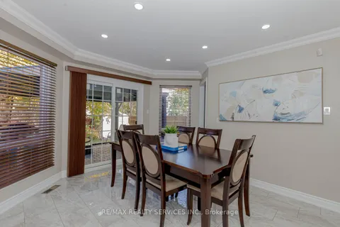 1617 Bristol Rd, Mississauga, ON L5M 4B6