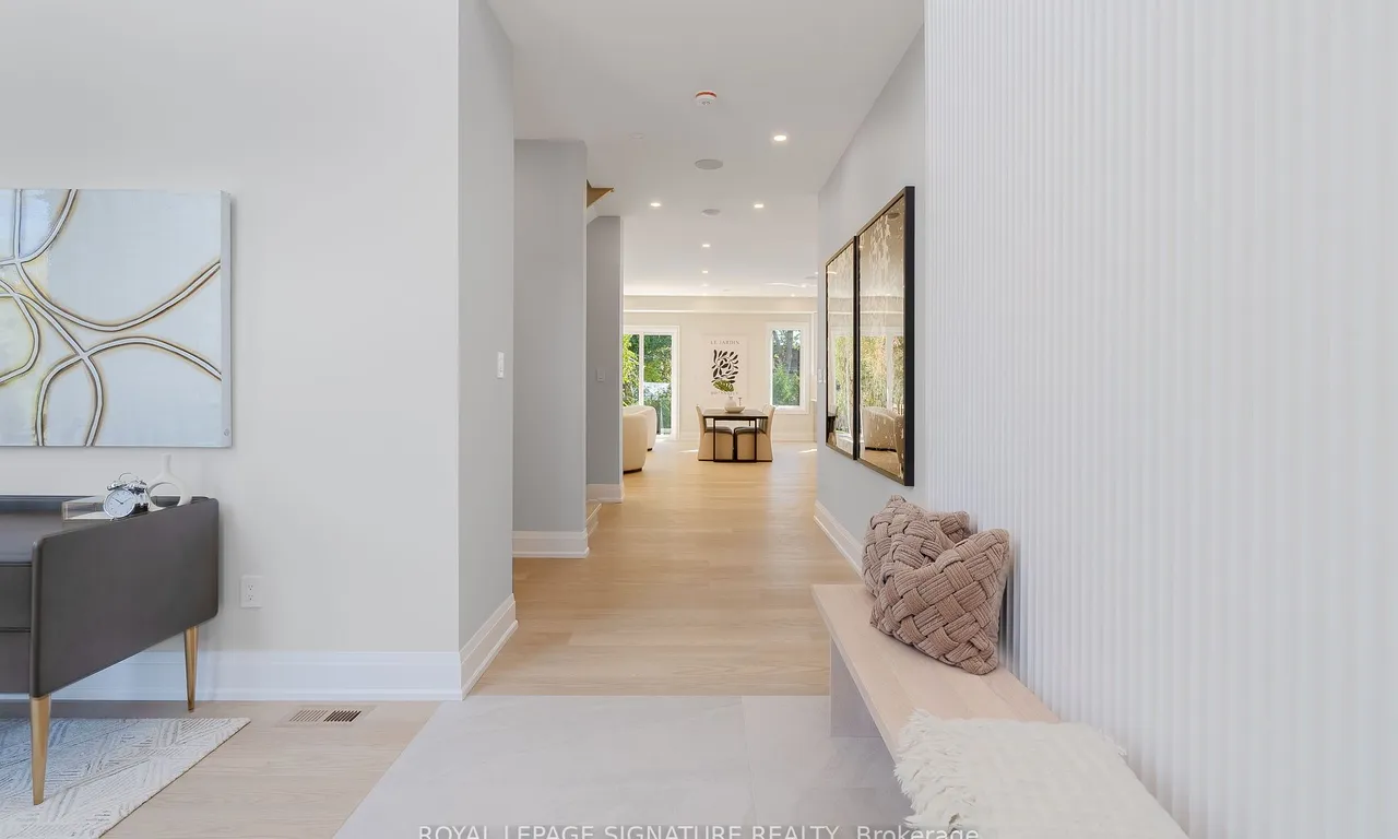 2346 Rebecca St, Oakville, ON L6L 2A9