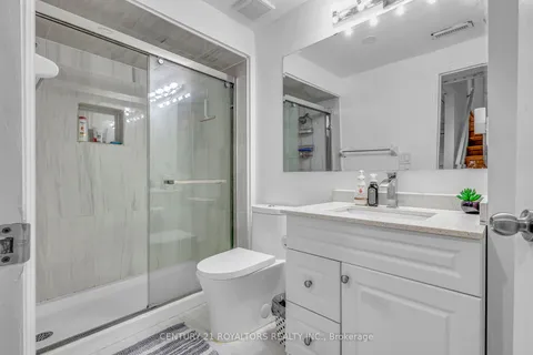 2526 Willowburne Dr, Mississauga, ON L5M 5E9