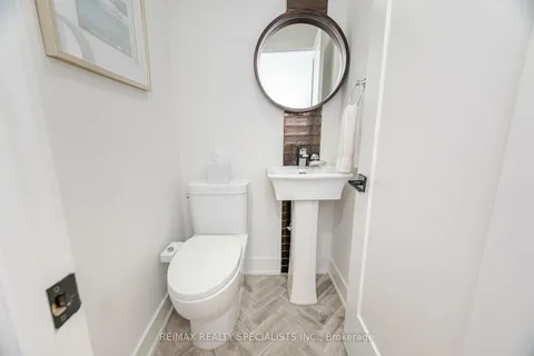 136 Boxley Rd, Burlington, ON L7L 4S1