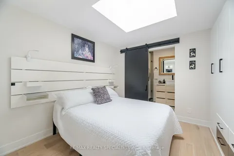 136 Boxley Rd, Burlington, ON L7L 4S1