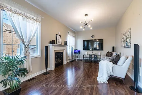 26 CLEARFIELD Dr, Brampton, ON L6P 3L5