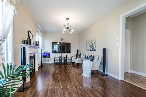 26 CLEARFIELD Dr, Brampton, ON L6P 3L5