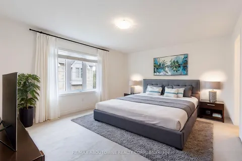 2404 Whistling Springs Cres, Oakville, ON L6M 0C3