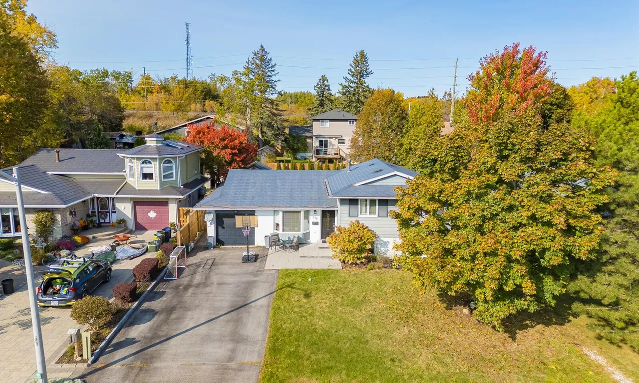 216 Elmore Dr, Halton Hills, ON L7J 2L5