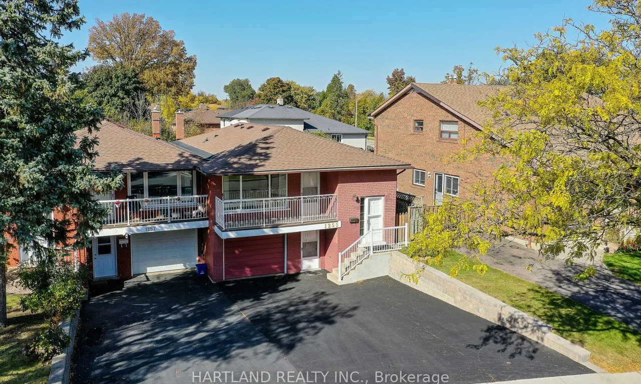 1255 Forestwood Dr, Mississauga, ON L5C 1J2