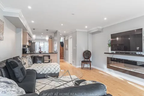 45 Rutland St, Toronto, ON M6N 5G1