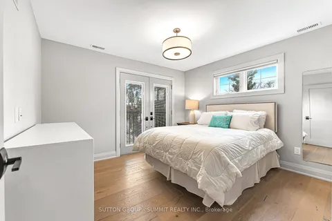 31 Oakwood Ave, Mississauga, ON L5G 3L9
