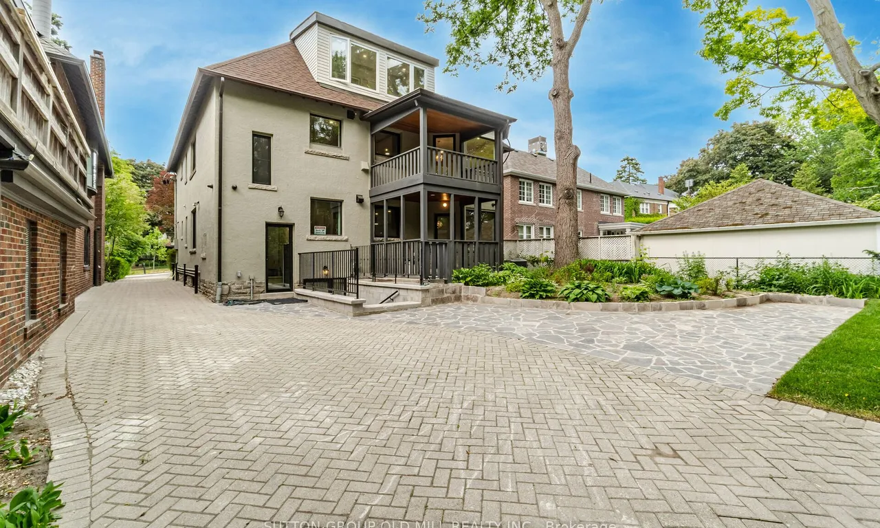 324 Riverside Dr, Toronto, ON M6S 4B2