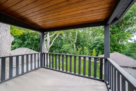 324 Riverside Dr, Toronto, ON M6S 4B2