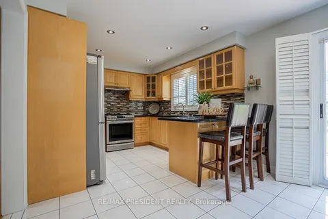 5880 Chorley Pl, Mississauga, ON L5M 5L7