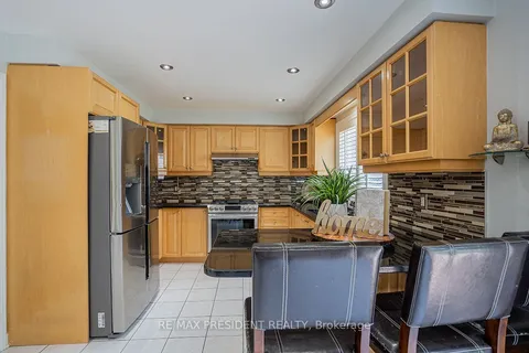 5880 Chorley Pl, Mississauga, ON L5M 5L7