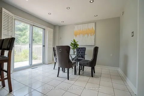 5880 Chorley Pl, Mississauga, ON L5M 5L7