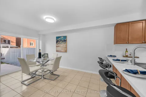 8 Delport Clse, Brampton, ON L6P 3T3