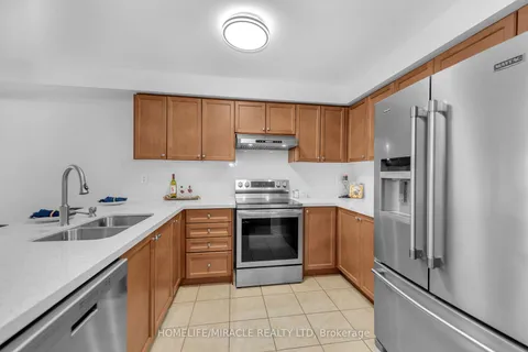 8 Delport Clse, Brampton, ON L6P 3T3