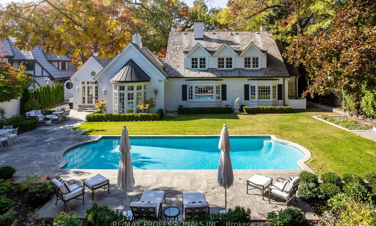 11 Kingsway Cres, Toronto, ON M8X 2P9