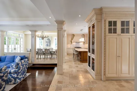 11 Kingsway Cres, Toronto, ON M8X 2P9