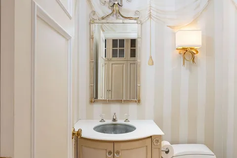 11 Kingsway Cres, Toronto, ON M8X 2P9