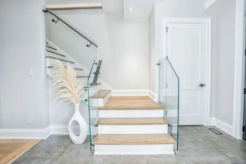 37 Radlett Ave, Toronto, ON M8W 4N1