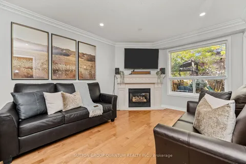 2870 Darien Rd, Burlington, ON L7M 4K1