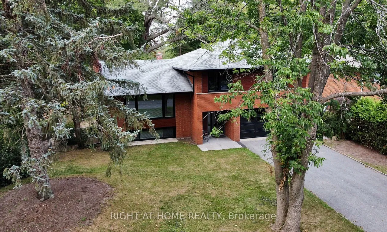 3335 Enniskillen Circ, Mississauga, ON L5C 2M9