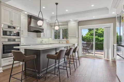 3556 Silverplains Dr, Mississauga, ON L4X 2P4