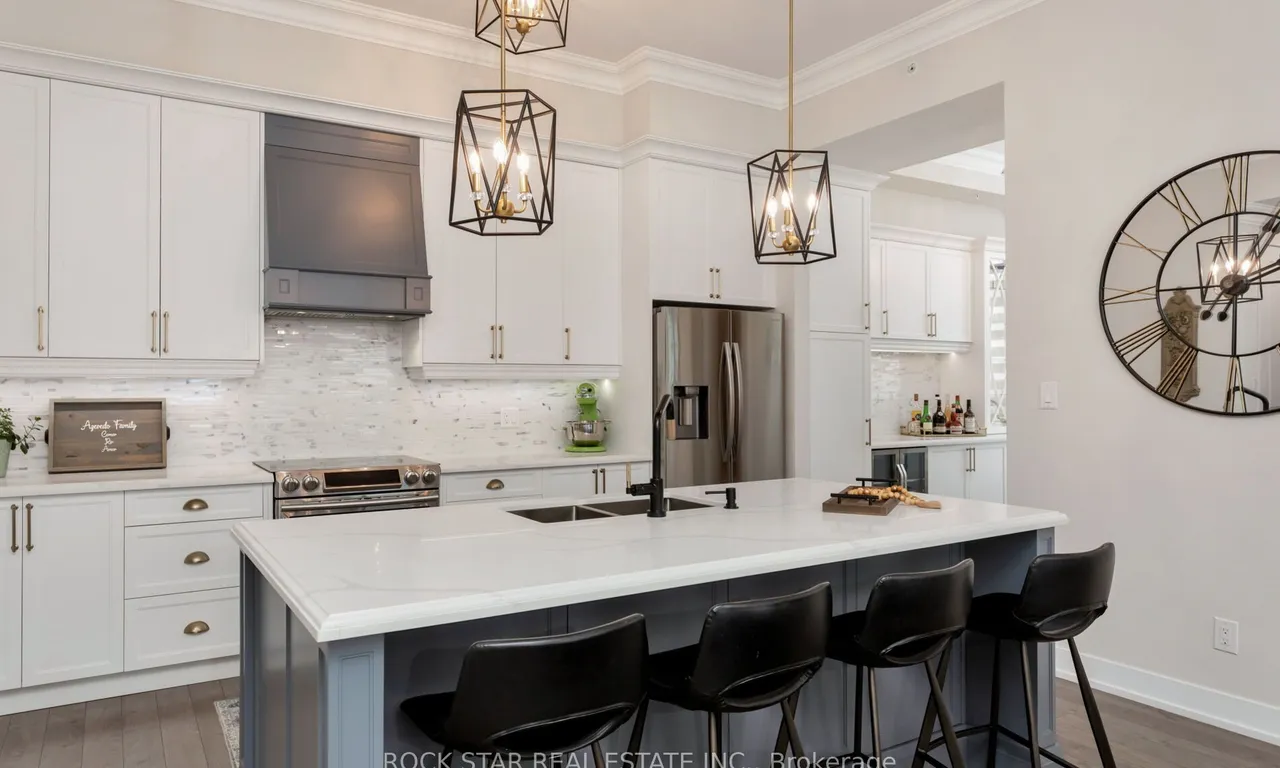 Condo Apt 2 bedroom 2 bathroom at 150 Oak Park Blvd in Oakville - MLS# W9508526